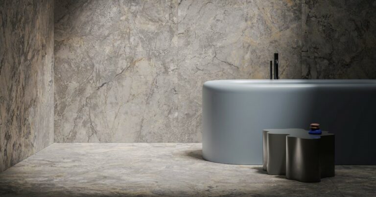Ceramica Del Conca interpreta l’ambiente bagno con la collezione Marble Edition